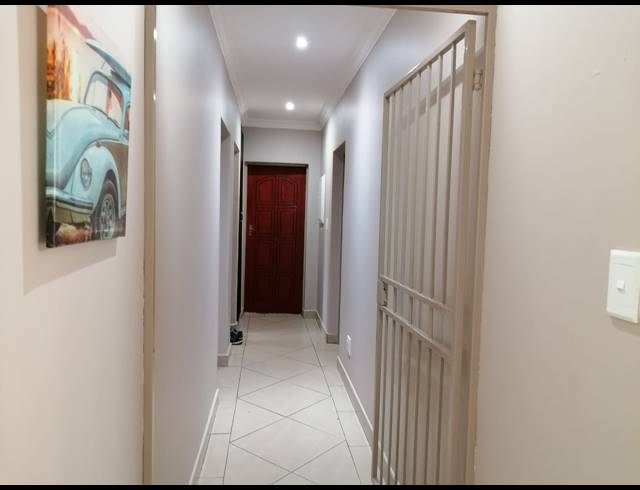 6 BEDROOM HOUSE FOR SALE IN ZINNIAVILLE